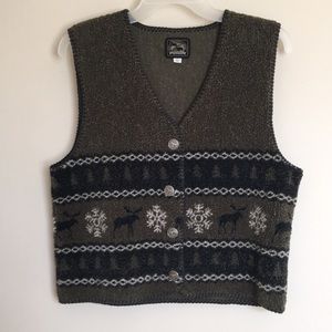 Alps vest large with moose, snowflake and pine designs